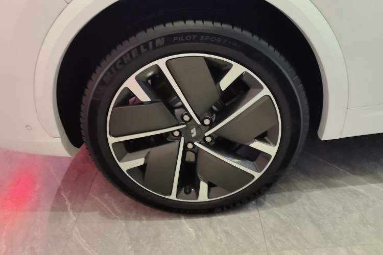 Used Li Auto L7 2025 Ultra Smart Refreshed Edition Right Rear Wheel Hub