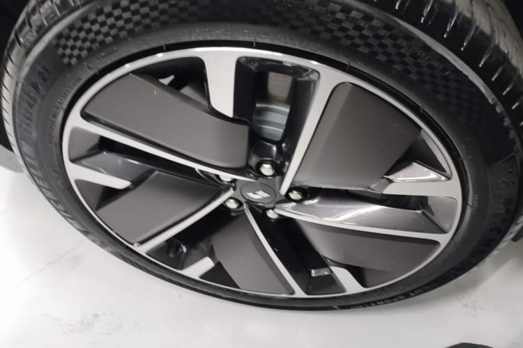 Used Li Auto L7 2025 Ultra Smart Refreshed Edition Right Rear Wheel Hub