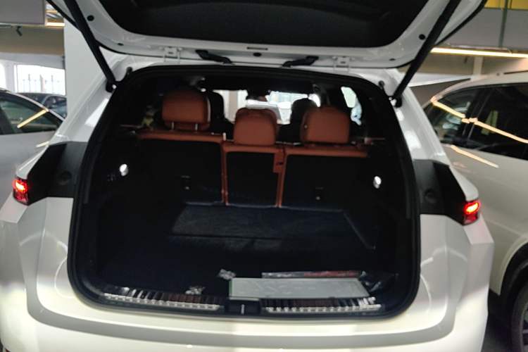Used Li Auto L7 2025 Max Smart Refresh Edition Trunk