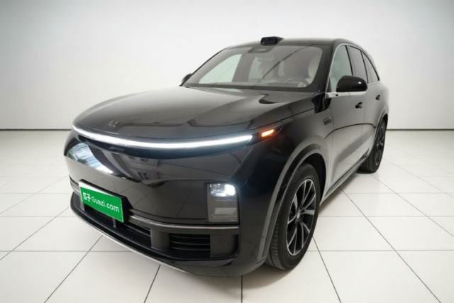 Li Auto L8 2023 Air model مستعملة