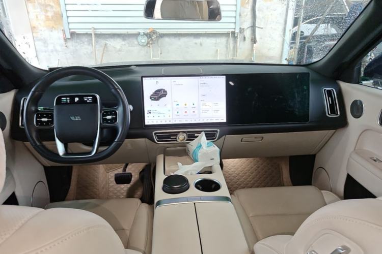 Used Li Auto L8 2023 Pro Model Center Console