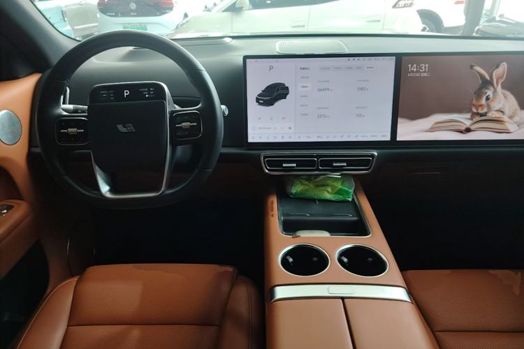 Used Li Auto L8 2023 Pro Model Center Console