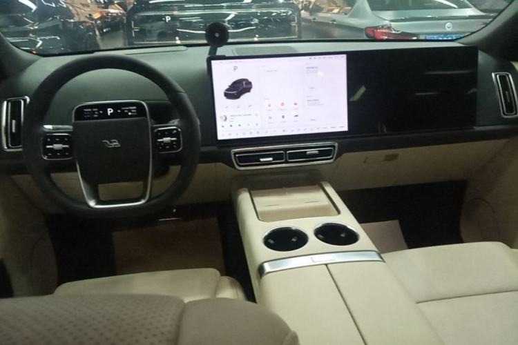Used Li Auto L8 2023 Pro Model Center Console