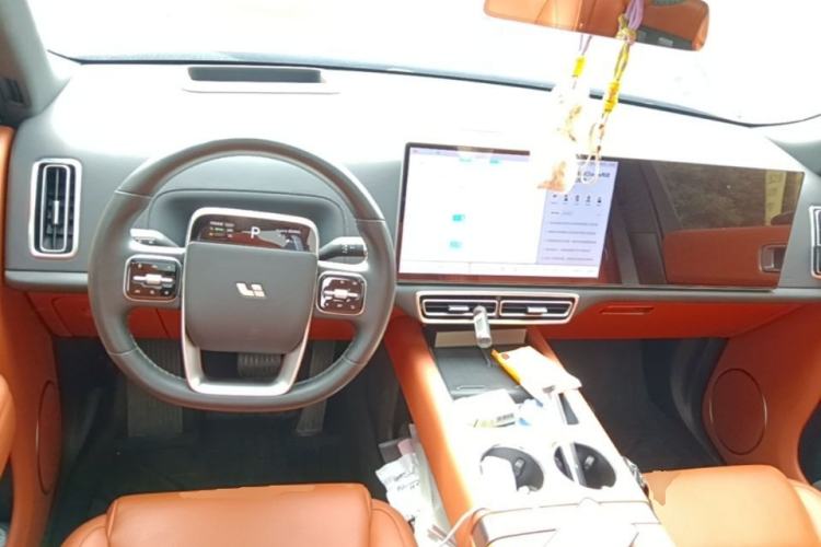 Used Li Auto L8 2023 Pro Model Center Console