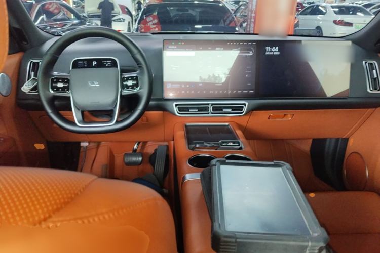 Used Li Auto L8 2023 Pro Model Center Console