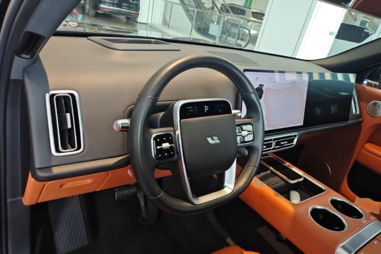 Used Li Auto L8 2023 Pro Model Center Console