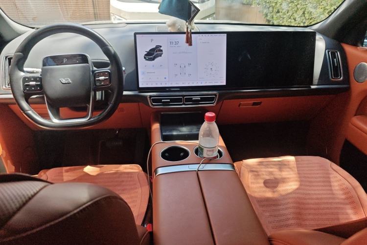 Used Li Auto L8 2023 Pro Model Center Console