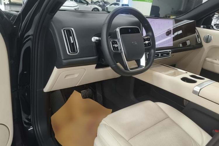 Used Li Auto L8 2023 Pro Model Center Console
