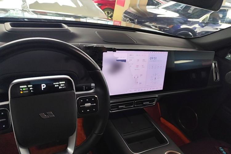 Used Li Auto L8 2023 Pro Model Center Console