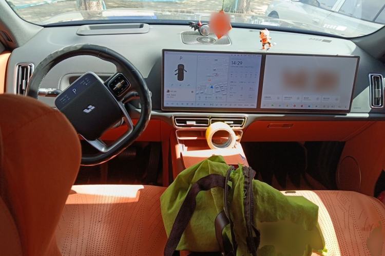 Used Li Auto L8 2023 Pro Model Center Console