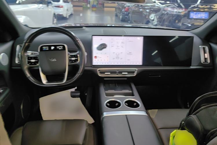 Used Li Auto L8 2023 Pro Model Center Console