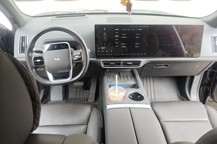 Used Li Auto L8 2023 Pro Model Center Console