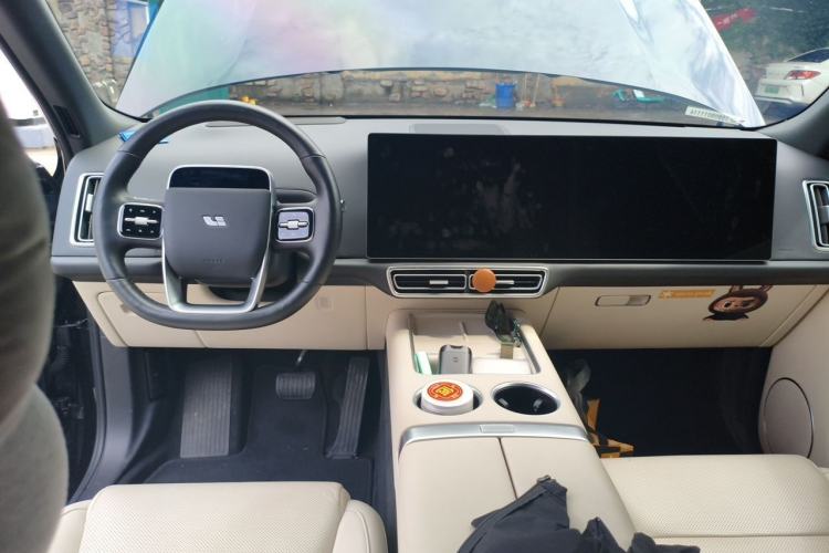 Used Li Auto L8 2023 Pro Model Center Console