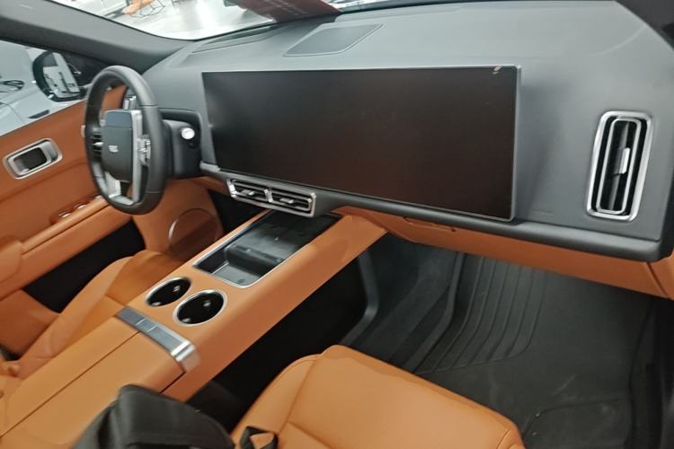 Used Li Auto L8 2023 Pro Model Center Console