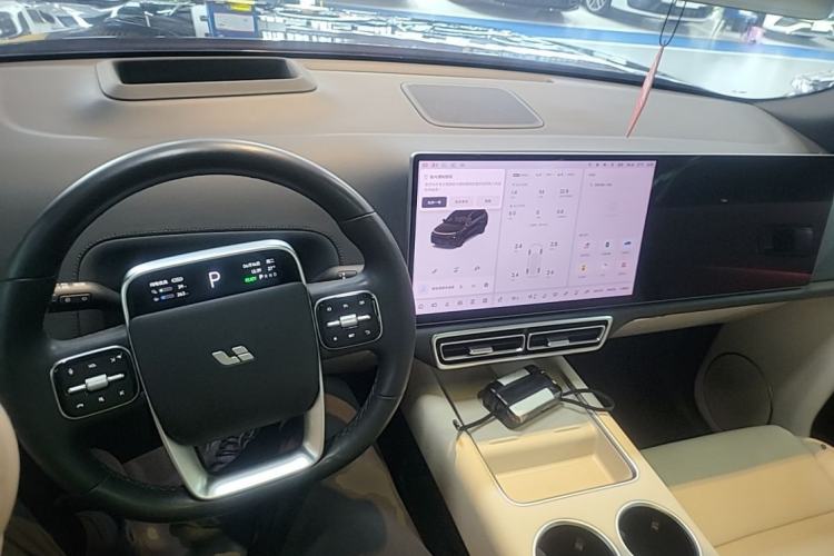 Used Li Auto L8 2023 Pro Model Center Console