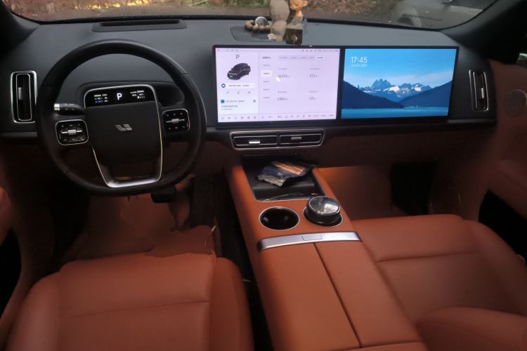 Used Li Auto L8 2023 Pro Model Center Console