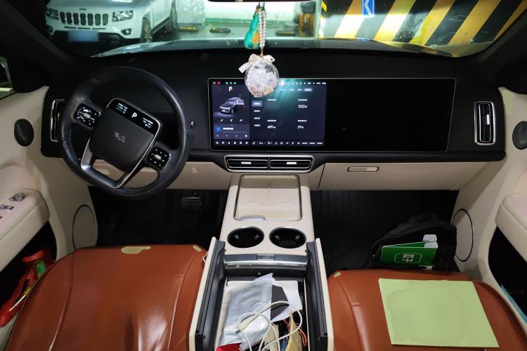Used Li Auto L8 2023 Pro Model Center Console