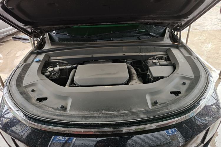 Used Li Auto L8 2023 Pro Model Engine Bay