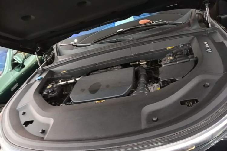 Used Li Auto L8 2023 Pro Model Engine Bay