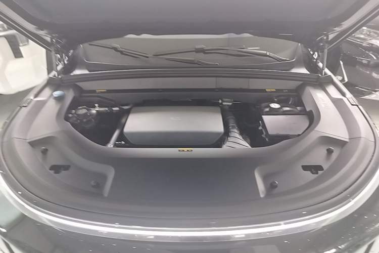 Used Li Auto L8 2023 Pro Model Engine Bay