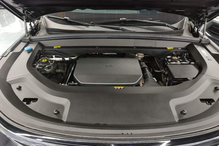 Used Li Auto L8 2023 Pro Model Engine Bay