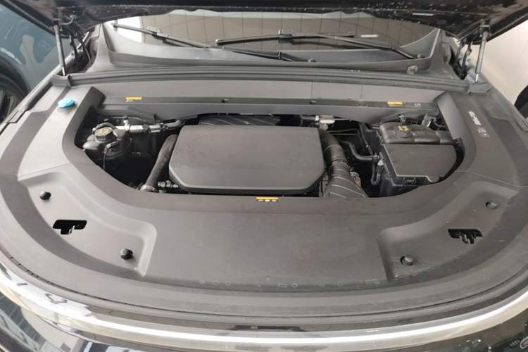 Used Li Auto L8 2023 Pro Model Engine Bay