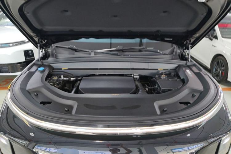 Used Li Auto L8 2023 Pro Model Engine Bay