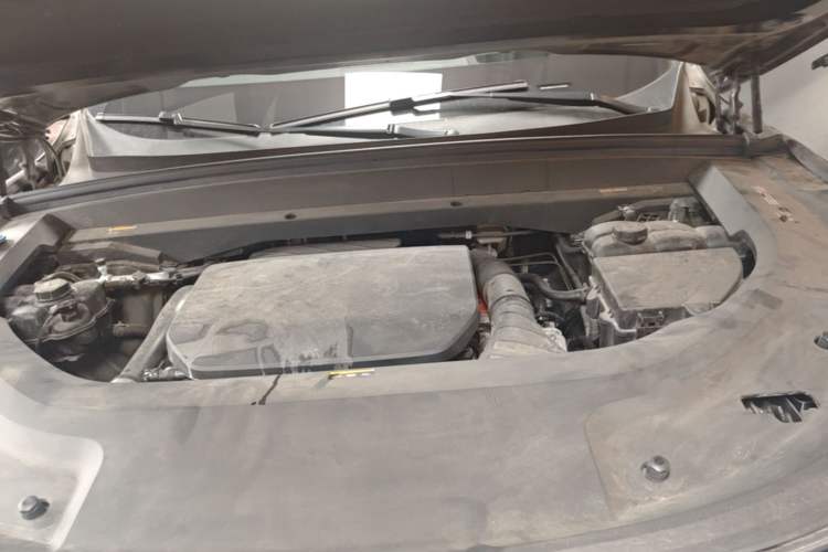 Used Li Auto L8 2023 Pro Model Engine Bay