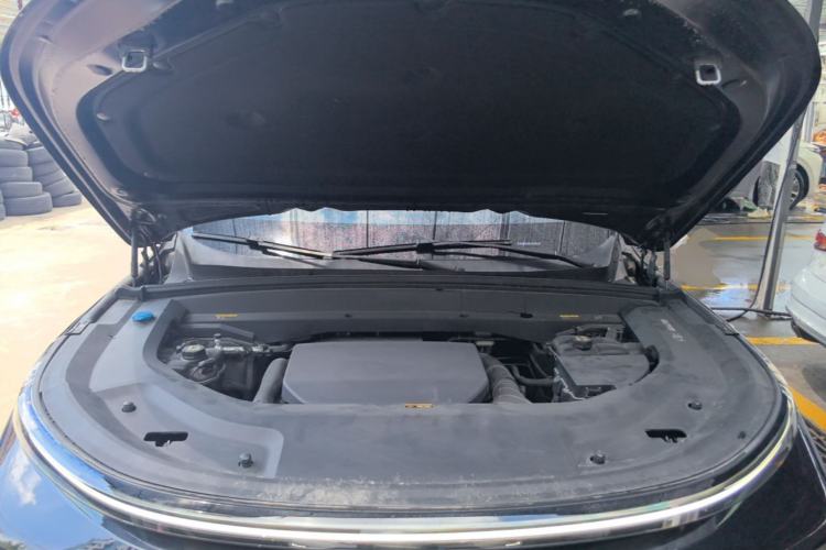 Used Li Auto L8 2023 Pro Model Engine Bay