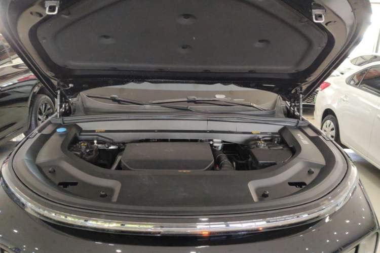 Used Li Auto L8 2023 Pro Model Engine Bay