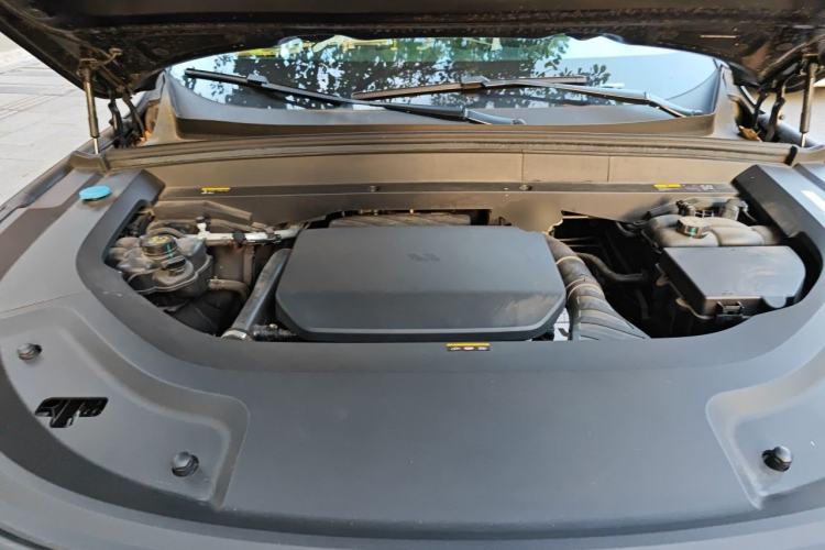 Used Li Auto L8 2023 Pro Model Engine Bay