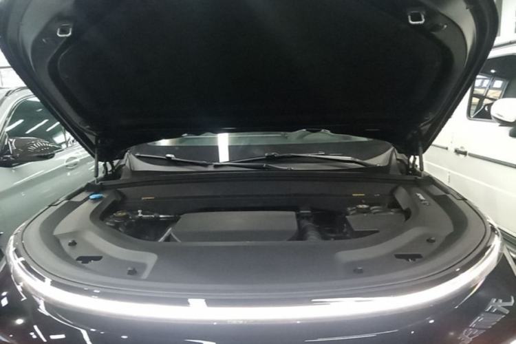 Used Li Auto L8 2023 Pro Model Engine Bay