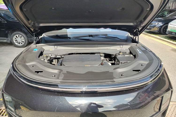 Used Li Auto L8 2023 Pro Model Engine Bay