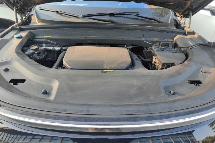 Used Li Auto L8 2023 Pro Model Engine Bay