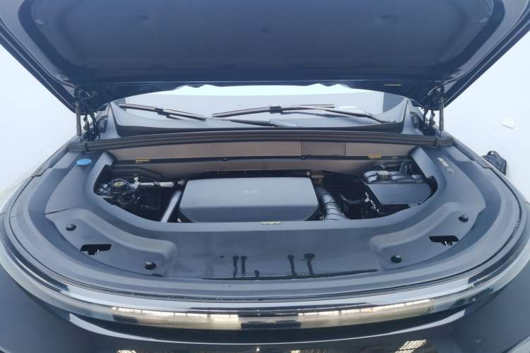 Used Li Auto L8 2023 Pro Model Engine Bay