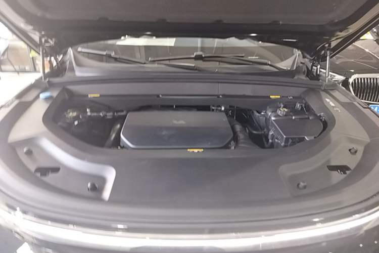 Used Li Auto L8 2023 Air model Engine Bay