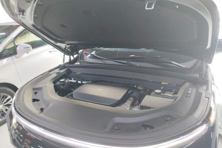Used Li Auto L8 2023 Pro Model Engine Bay