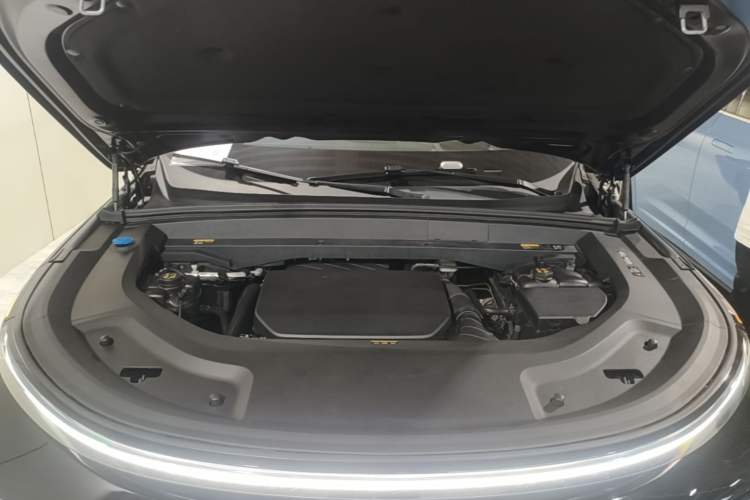 Used Li Auto L8 2023 Pro Model Engine Bay