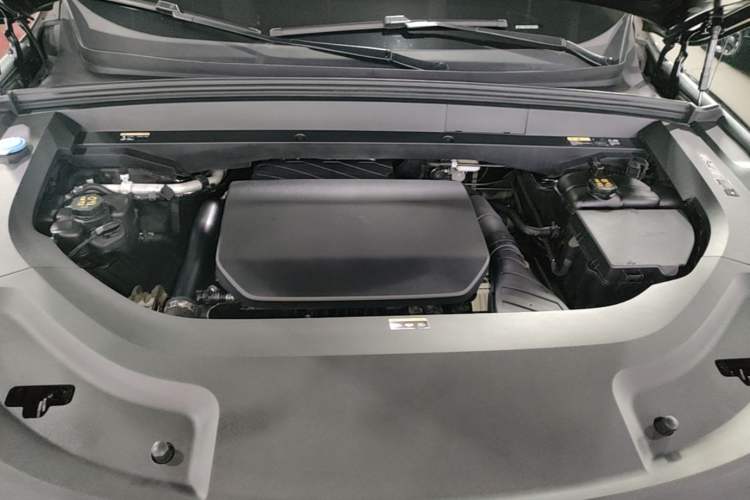 Used Li Auto L8 2023 Pro Model Engine Bay