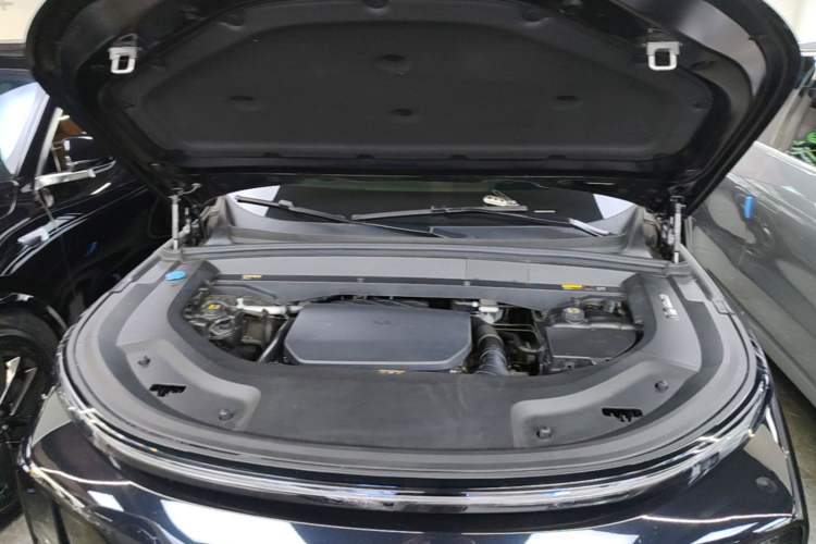Used Li Auto L8 2023 Pro Model Engine Bay