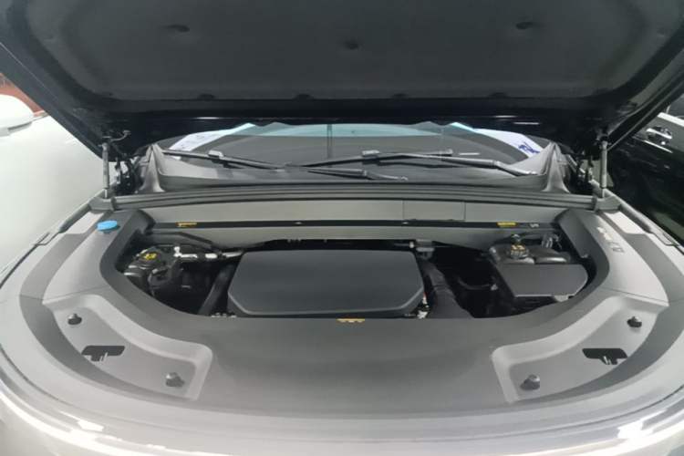 Used Li Auto L8 2023 Pro Model Engine Bay