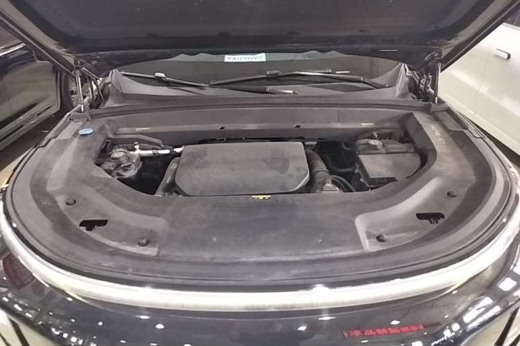 Used Li Auto L8 2023 Pro Model Engine Bay