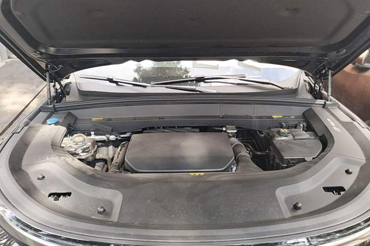 Used Li Auto L8 2023 Pro Model Engine Bay