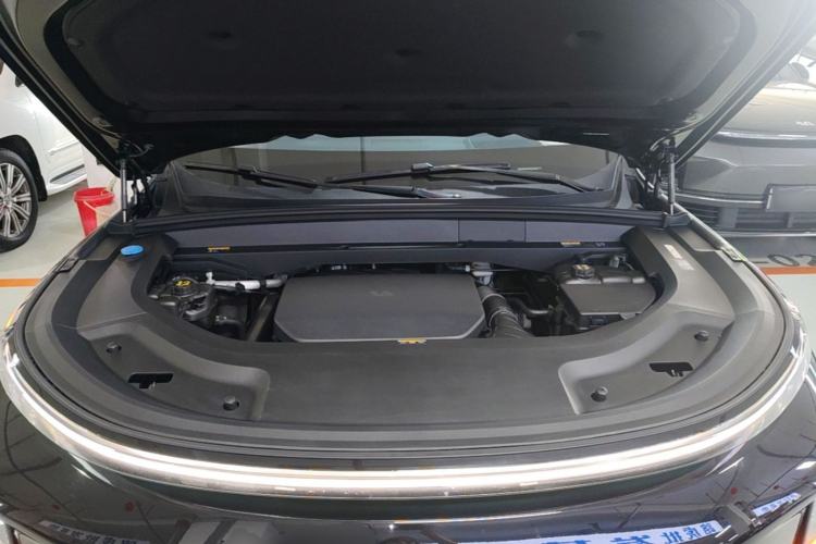 Used Li Auto L8 2023 Pro Model Engine Bay