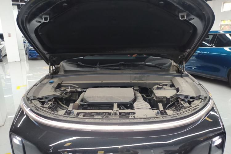 Used Li Auto L8 2023 Pro Model Engine Bay