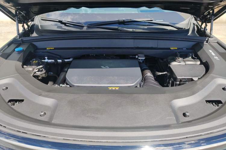 Used Li Auto L8 2023 Pro Model Engine Bay
