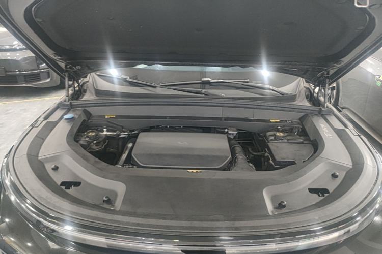 Used Li Auto L8 2023 Pro Model Engine Bay