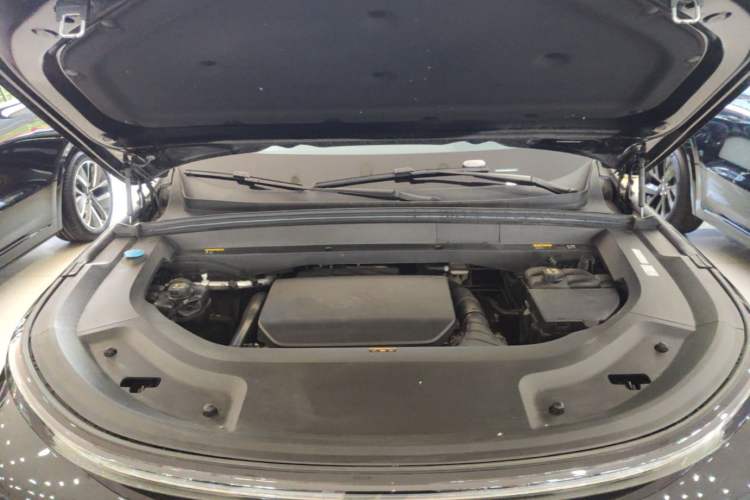 Used Li Auto L8 2023 Pro Model Engine Bay