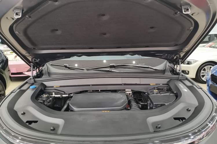 Used Li Auto L8 2023 Pro Model Engine Bay