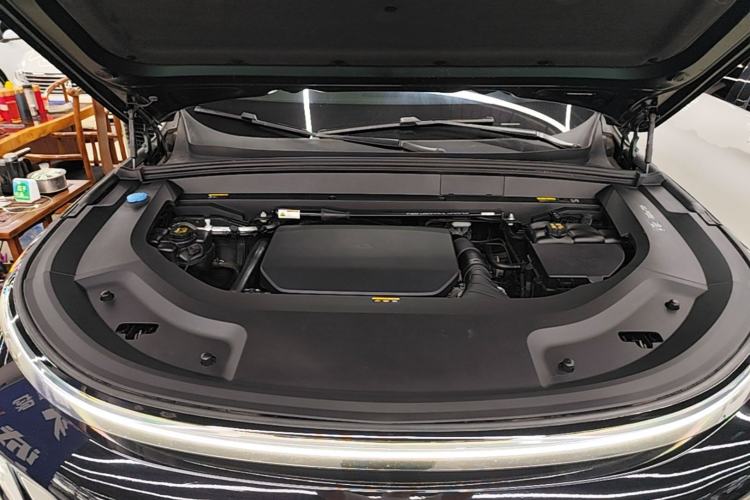 Used Li Auto L8 2023 Pro Model Engine Bay
